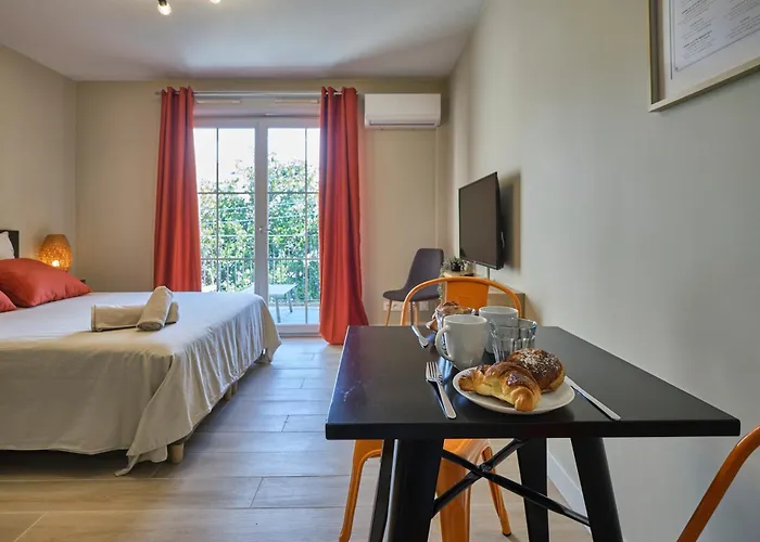 Au Celadon Parking Gratuit, Wifi, Terrasse, Piscine