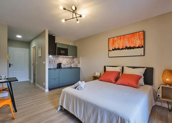 Au Celadon Parking Gratuit, Wifi, Terrasse, Piscine