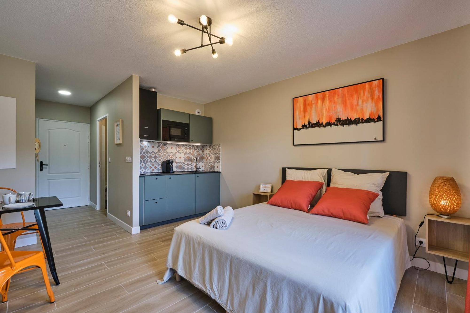 Au Celadon Parking Gratuit, Wifi, Terrasse, Piscine Apartment