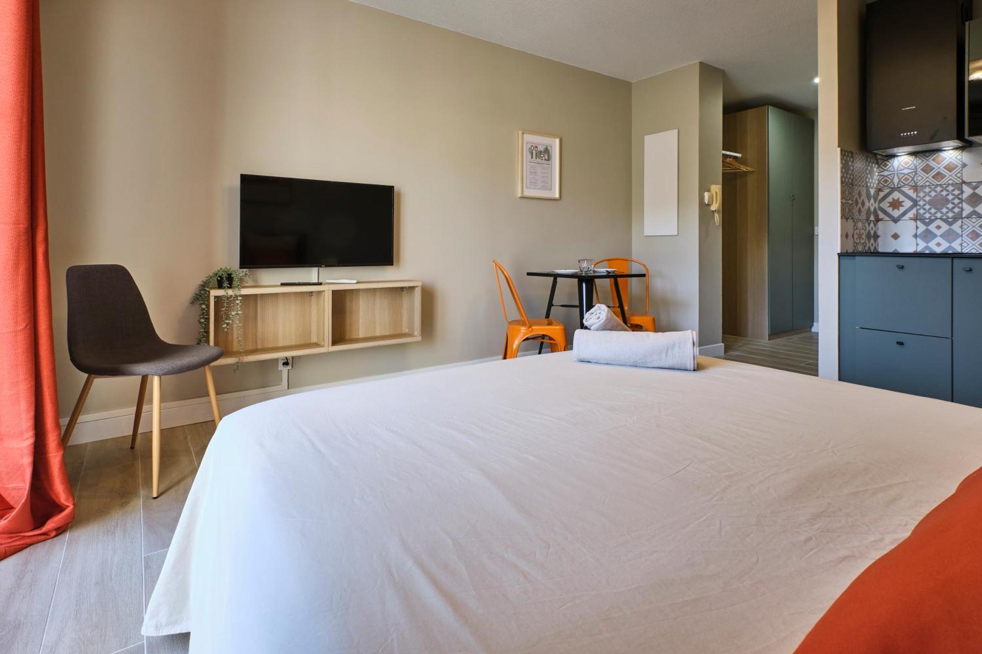 Au Celadon Parking Gratuit, Wifi, Terrasse, Piscine Apartment
